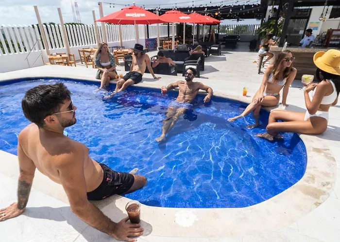 Ping Pong hotel: Nomads Party Hotel