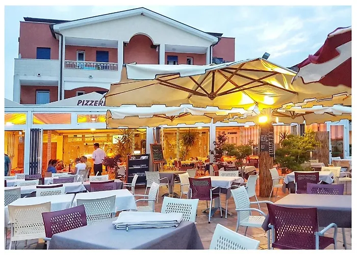 Casa vacanza: Pini Village Lido Altanea
