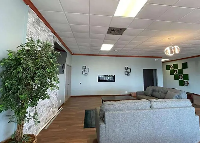 Days Inn & Suites By Wyndham Springfield Oh