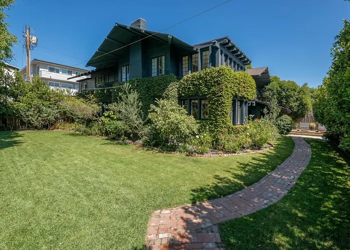  Venice Beach House