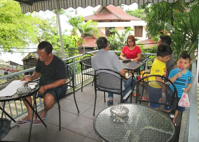 Bamboo Inn & Cafe