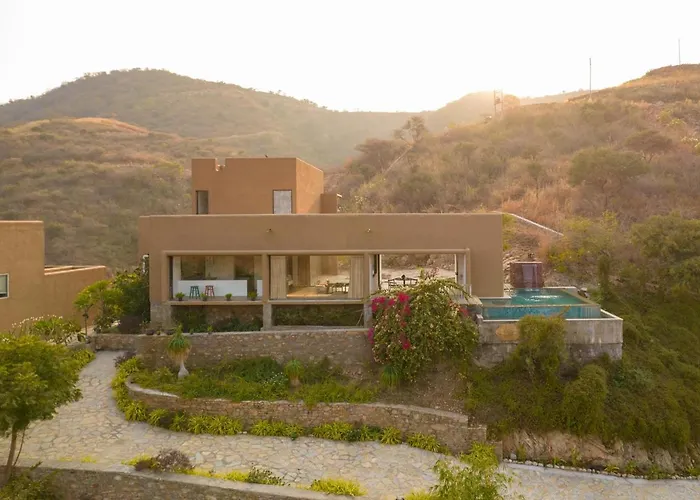Stayvista'S Sage Scenery - Mountain-View With Infinity Pool & Terrace