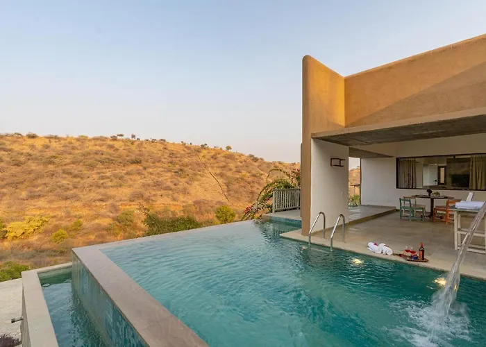 Stayvista'S Sage Scenery - Mountain-View With Infinity Pool & Terrace