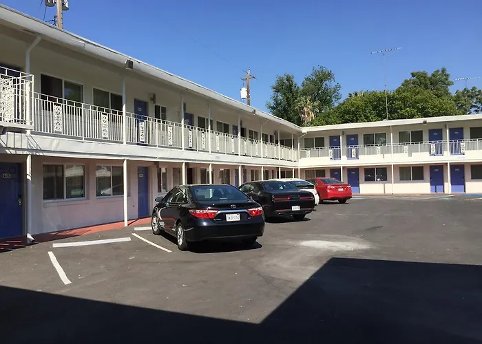 Travelodge By Wyndham Sacramento Convention Center