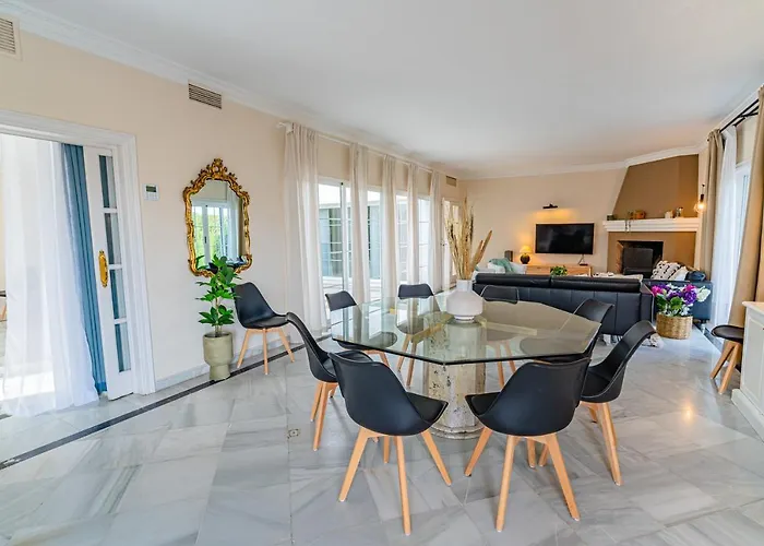 Villa con piscina: Lirios Village Marbella