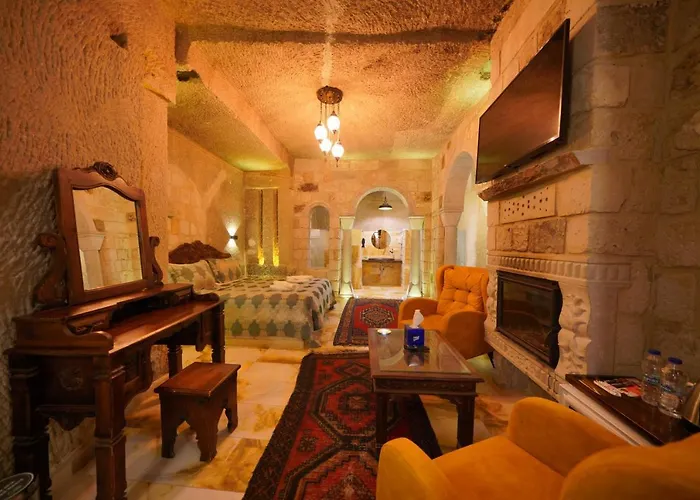Shoestring Cave House