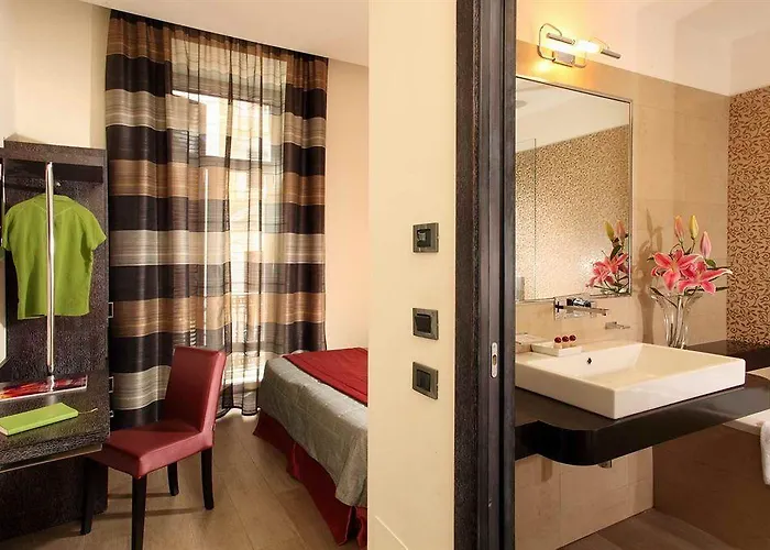Beach hotel: Class House