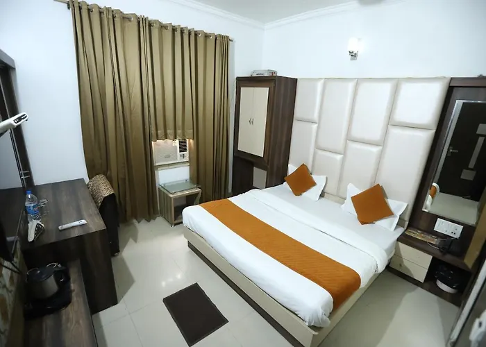 Hotel with view: Hotel Malhotra Inn 50 Meter From Golden Temple