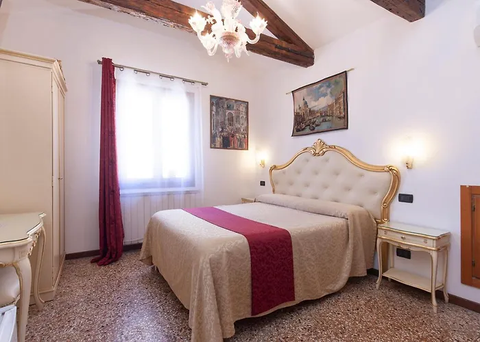 Cheap hotel: Alloggi Ss Giovanni E Paolo