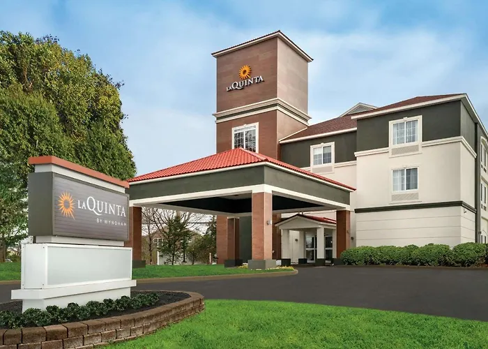 Hotels with pool La Quinta By Wyndham Latham Albany Airport