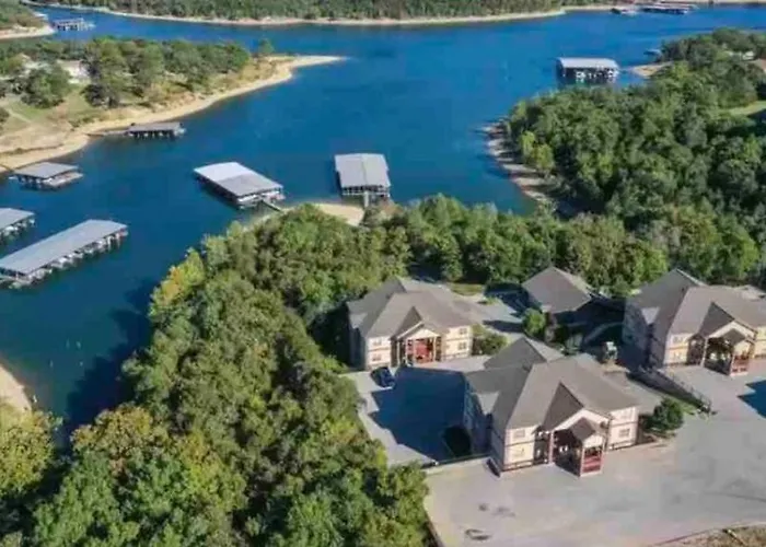3 star hotel: Rockwood Condos On Table Rock Lake With Boat Slips