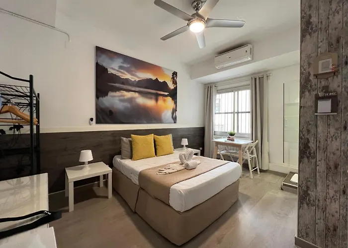 Valencia Suits You: Adults-Only Centro Historico with Auto Check-In