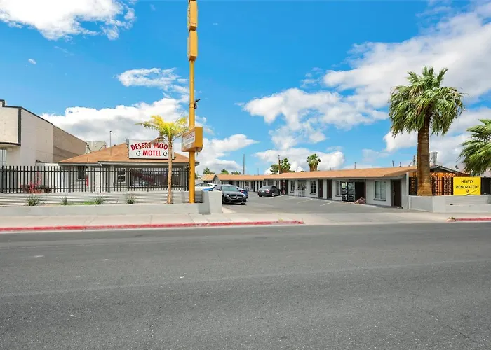 Motel: Desert Moon Motel
