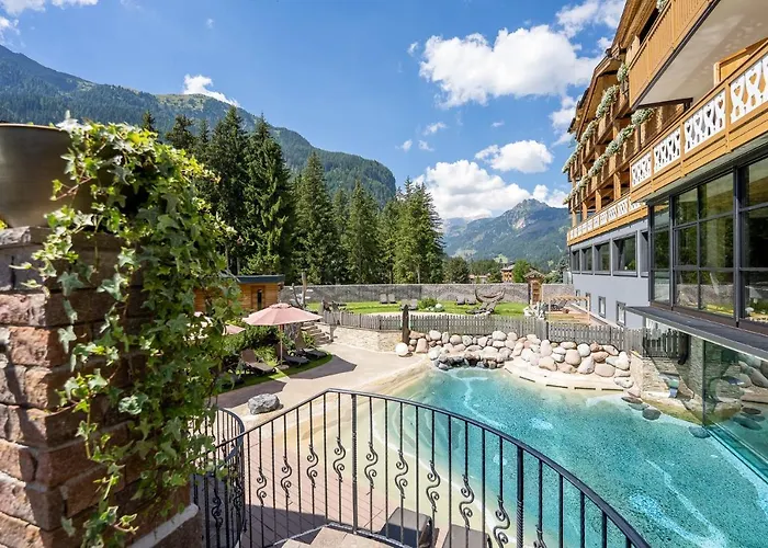 Hotel Con Piscina Croce Bianca Leisure & Spa