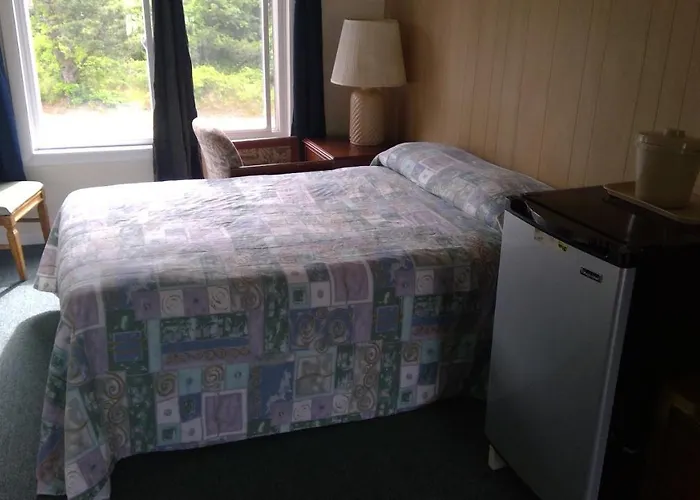 Village Green Motel