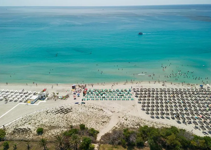 Central hotel: Palm Village