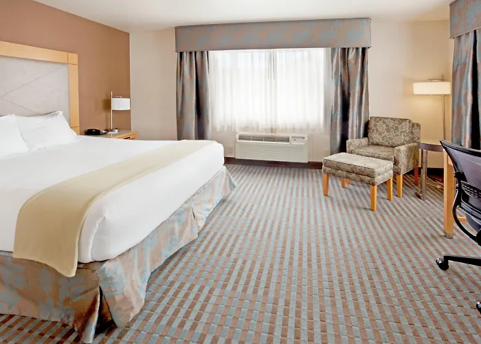 Beach hotel: Holiday Inn Express Monterey - Cannery Row By Ihg