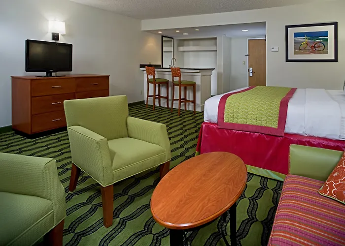 Hotel with Tennis: Holiday Inn Va Beach-Oceanside 21St St By Ihg