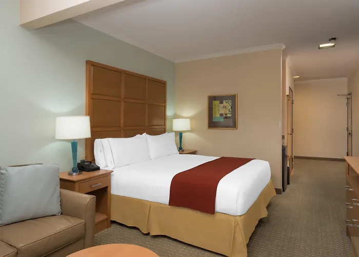 Hotel near College: Holiday Inn Express & Suites Santa Clara - Silicon Valley By Ihg