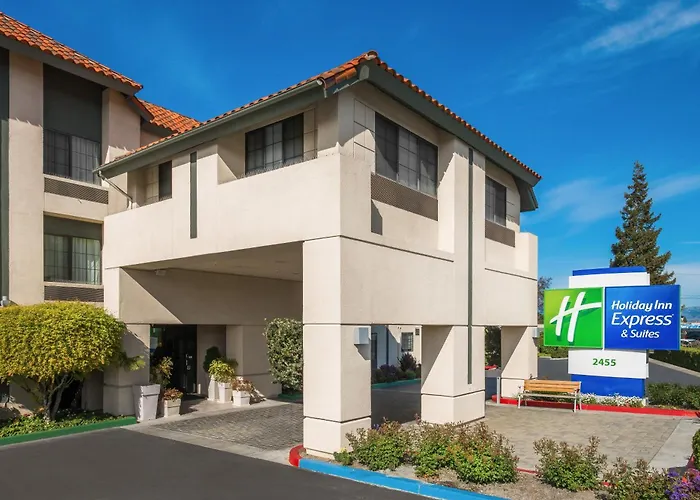 Hotel near College: Holiday Inn Express & Suites Santa Clara - Silicon Valley By Ihg