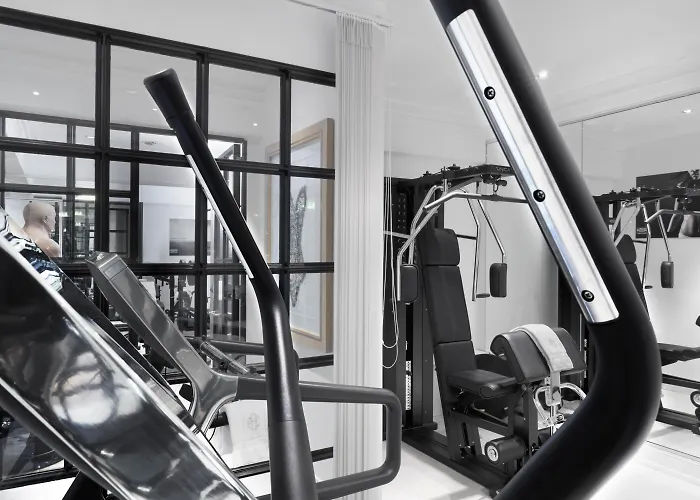 Hotel with pool: Schlosshotel Berlin