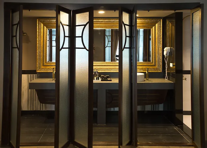 Luxury hotel only: Art Mai Gallery Nimman Hotel Chiang Mai