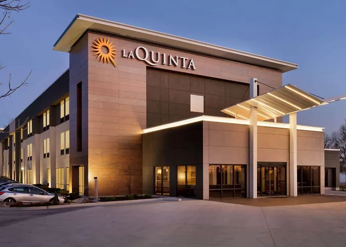 La Quinta Inn & Suites By Wyndham St Louis Route 66