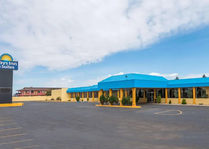 Motel: Days Inn & Suites By Wyndham Clovis