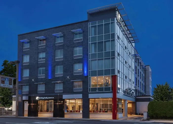 Cheap hotel: Holiday Inn Express & Suites Jersey City - Holland Tunnel By Ihg