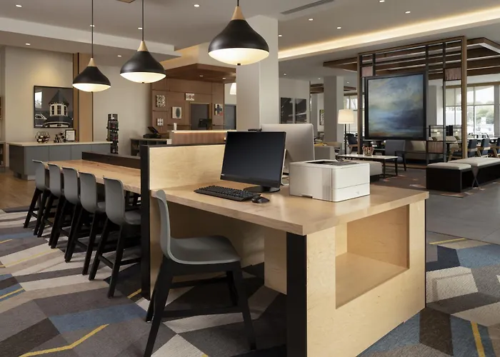 Hotel with pool: Hyatt House San Jose Airport