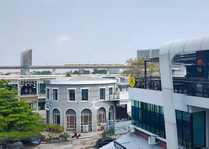 Pet Friendly hotel: View Dee Bkk Airport Residence