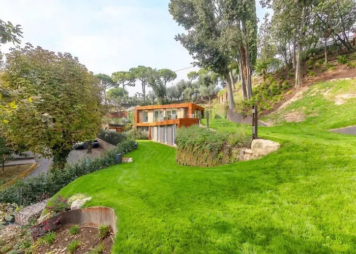 La villa: Villa Michelle Amazing View Pool Beach Front