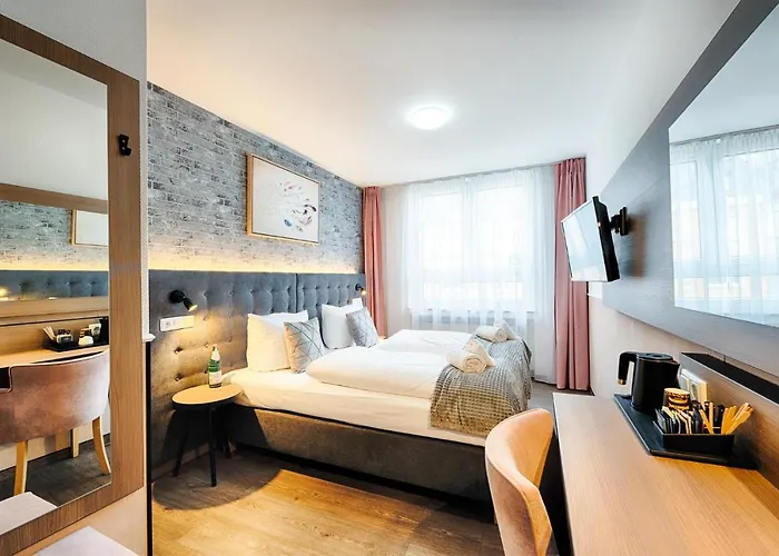 Hotel: Home Hotel