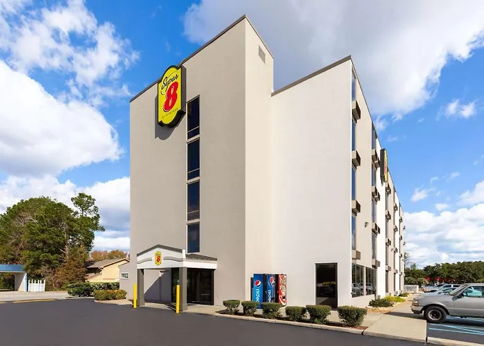 Pet Friendly hotel: Super 8 By Wyndham Myrtle Beach/Market Common Area