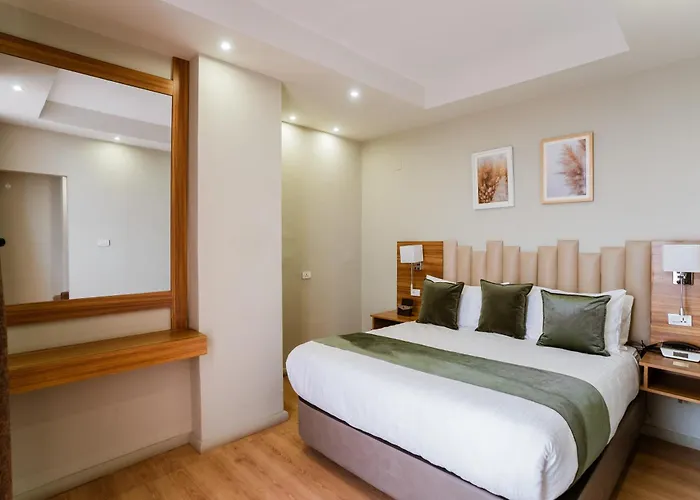 Monarch Hotel