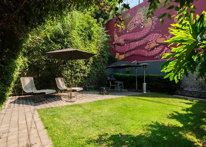 Pug Seal Polanco Allan Poe