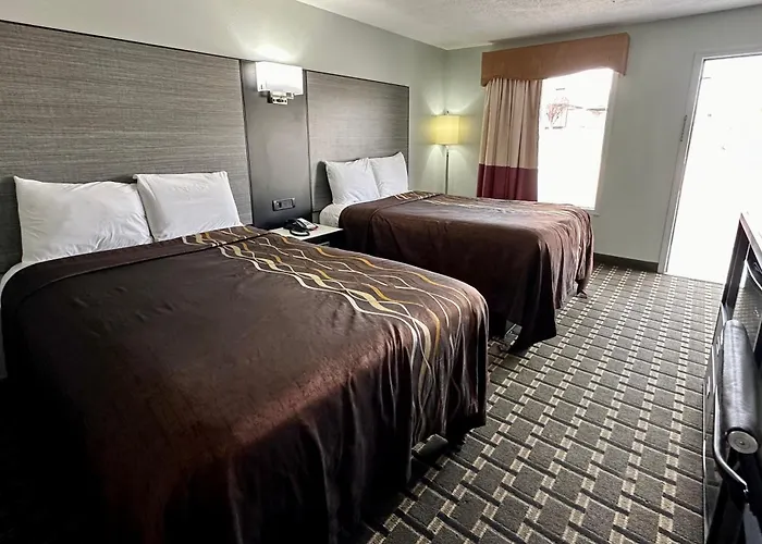Motel: Red Carpet Inn - Natchez