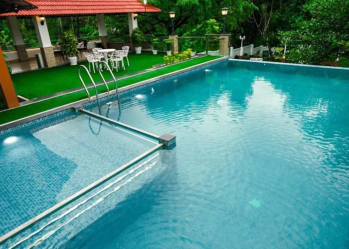 3 star hotel: Athirappilly Rainland Resort