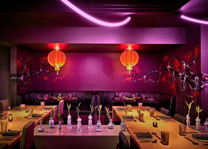 Luxury hotel only: Jw Marriott Phoenix Desert Ridge Resort & Spa