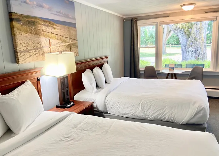 Elk Rapids Lakeshore Inn
