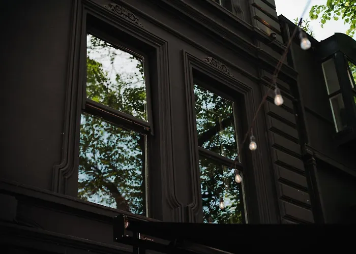 Hotel: The 1852 Hotel - Self Check-In