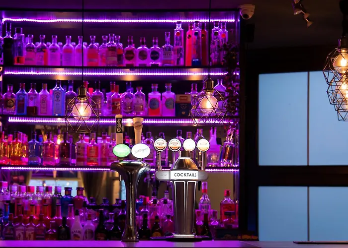 Hotel: East Beach Hotel