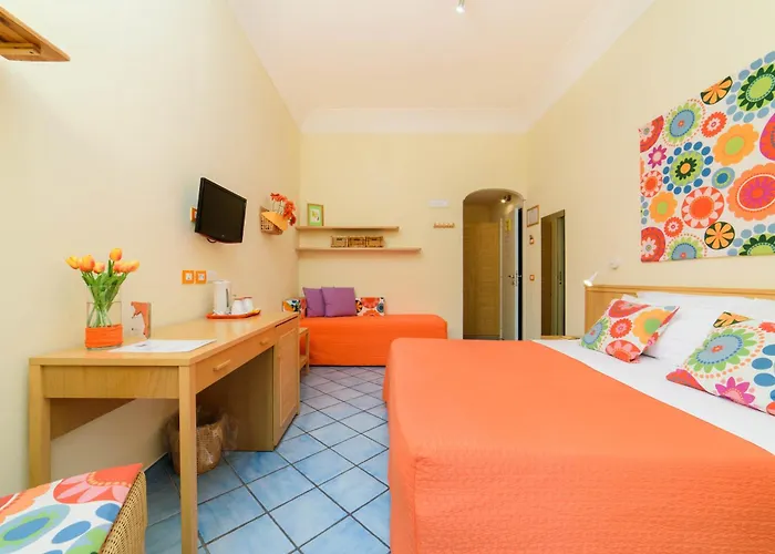 Central hotel: Sharon House