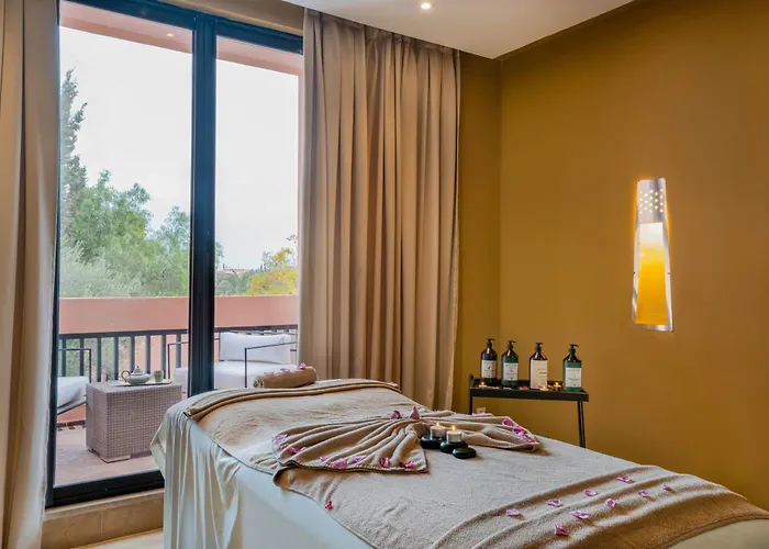 Hotel with Tennis: Al Maaden Villa Hotel & Spa