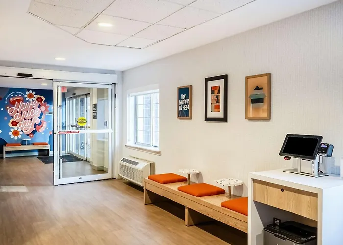 Pet Friendly hotel: Sonesta Simply Suites Jersey City