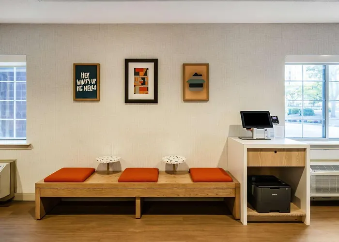 Pet Friendly hotel: Sonesta Simply Suites Jersey City