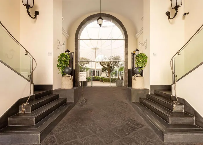 Luxury hotel only: Palazzo Caracciolo Naples