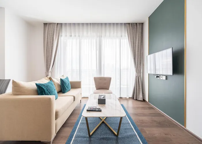 Hotel with pool: The Rich Residence Sukhumvit Nana