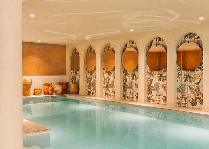 Hotel with pool: Bloom House Hotel & Spa