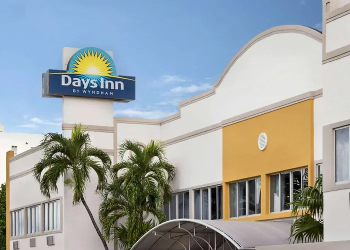 Hotel with pool: Days Inn By Wyndham Miami Airport North